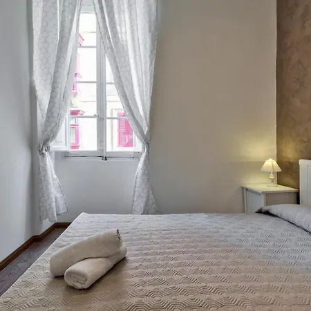 Living In Central 1-bedroom Apartment *